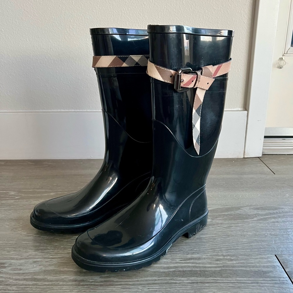 BURBERRY Check Patent Rain Boots Black 7.5 US / 38 EU